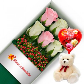 CAJA CON 6 ROSAS ROSADAS Y BLANCAS + PELUCHE Y GLOBO DÍA DE LA MADRE