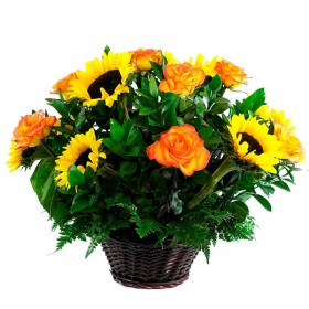 Canastillo Pequeño de 8 Rosas Circus y 10 Girasoles