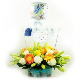 Flores para Nacimiento en canastillo Con Ropita para Niño