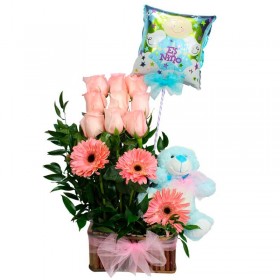 Canastillo Nacimiento con 9 rosas más gerberas y globo es un Nene