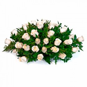 Ovalo de Condolencias con 35 Rosas Blancas