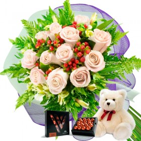 Oferta Ramo 12 Rosas Blancas + Chocolate Gragea Varsovienne y Peluche