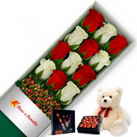 OFERTA CAJA DE 12 ROSAS ROJAS Y BLANCAS MAS PELUCHE Y CHOCOLATE GRAGEA