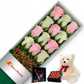 OFERTA CAJA DE 12 ROSAS ROSADAS Y BLANCAS MAS PELUCHE Y CHOCOLATE GRAGEA