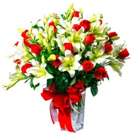 Florero de 24 Rosas Rojas y 10 Liliums