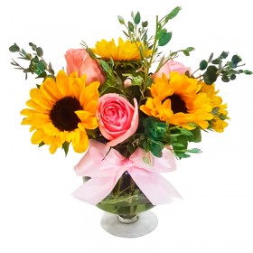 Florero Copa Con6 Rosas, 6 Girasoles y Follaje Verde