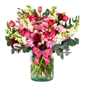 Florero de 10 Tulipanes Rojos 10 varas de Perritos 10 Rosas y Eucalipto