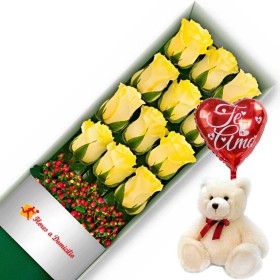 OFERTA DE CAJA CON 12 ROSAS AMARILLAS + PELUCHE Y GLOBO TE AMO