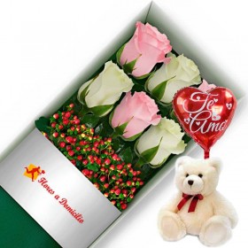 OFERTA DE CAJA CON 6 ROSAS ROSADAS Y BLANCAS + PELUCHE Y GLOBO TE AMO